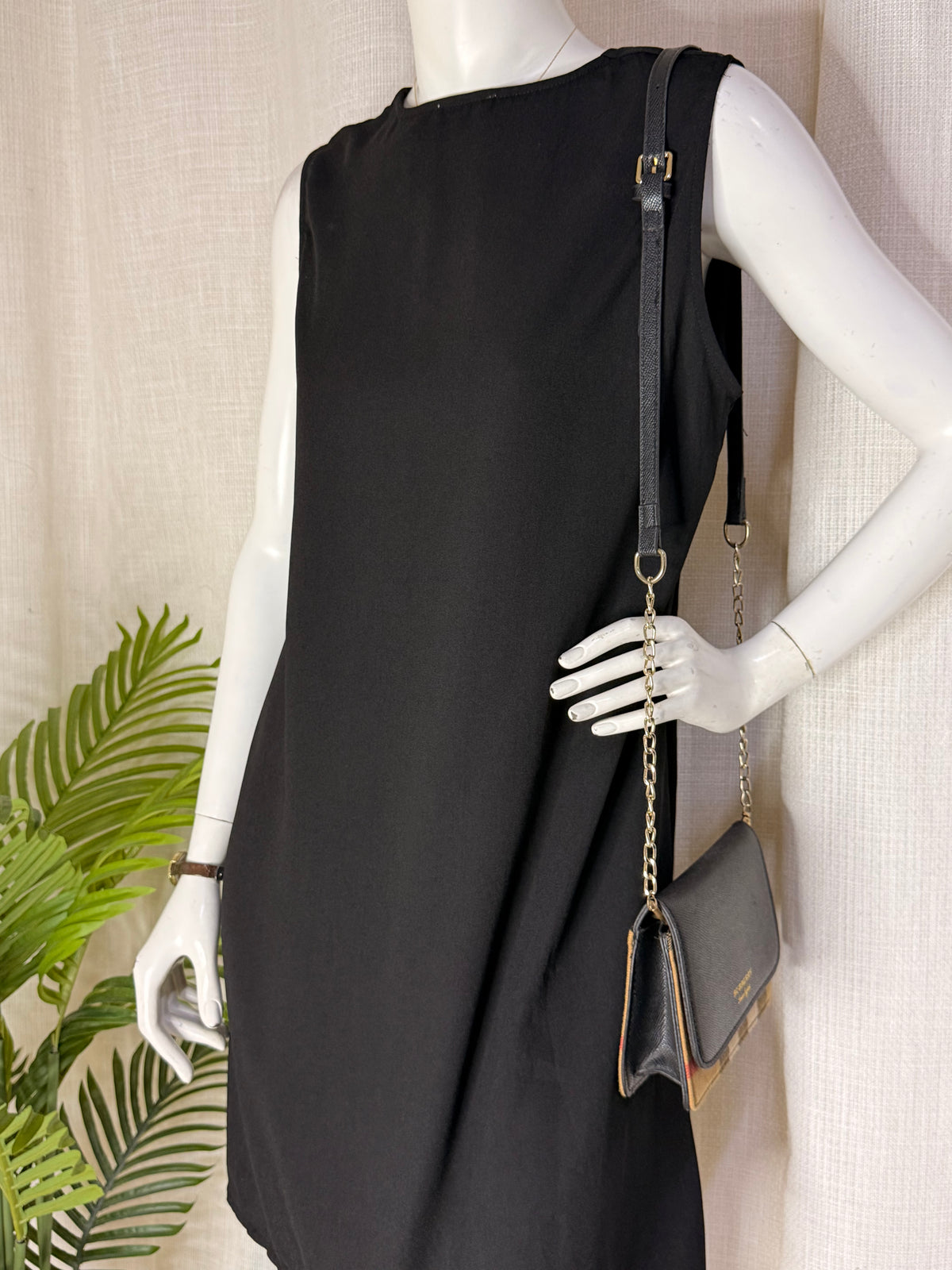 ZALORA BASICS Sleeveless Crepe Shift Dress - Classic Black (Size XL)