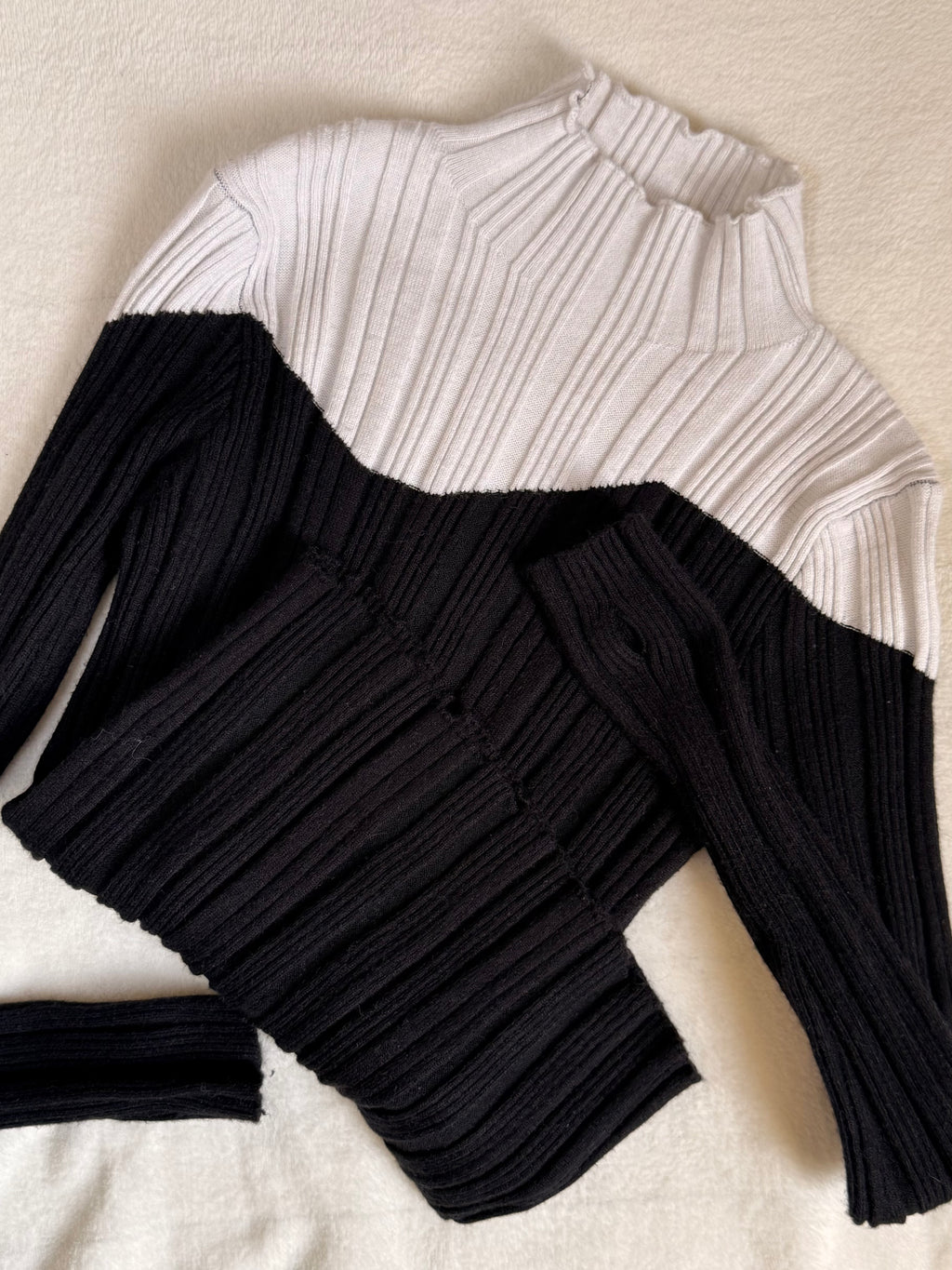 Knit Mix Colorblock Ribbed Turtleneck | Medium
