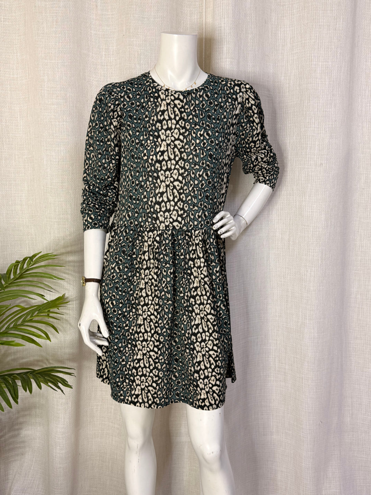 Muted Sage Green Leopard Print 3/4 Sleeve Drop-Waist Mini Dress - Fits Size L (UK 14 / US 10)