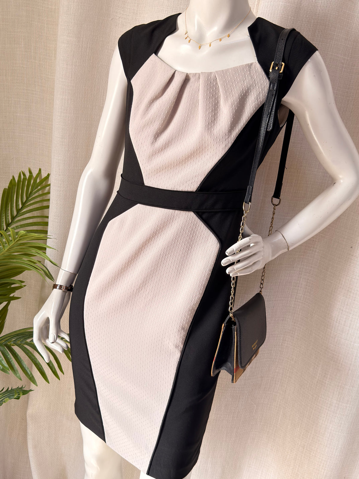 Dorothy Perkins Colorblock Black & Beige Dobby Sheath Dress – Size UK 10 / EU 38 | Elegant Workwear & Office Dress