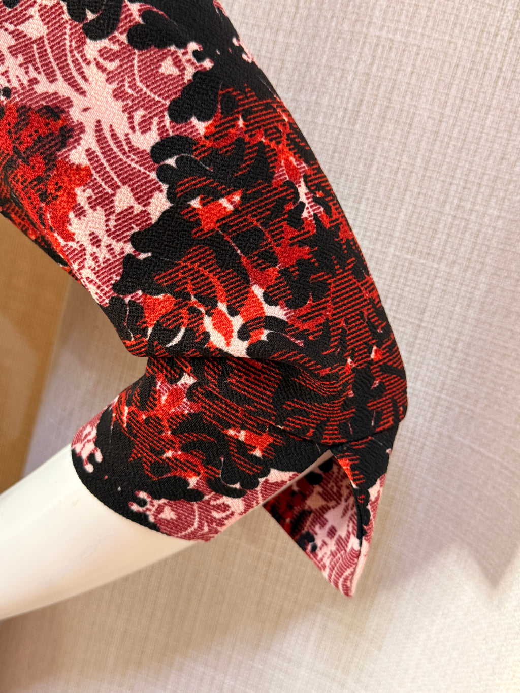 Red & Black Baroque Damask Print 3/4 Sleeve Shift Mini Dress with Pockets - Fits Size M