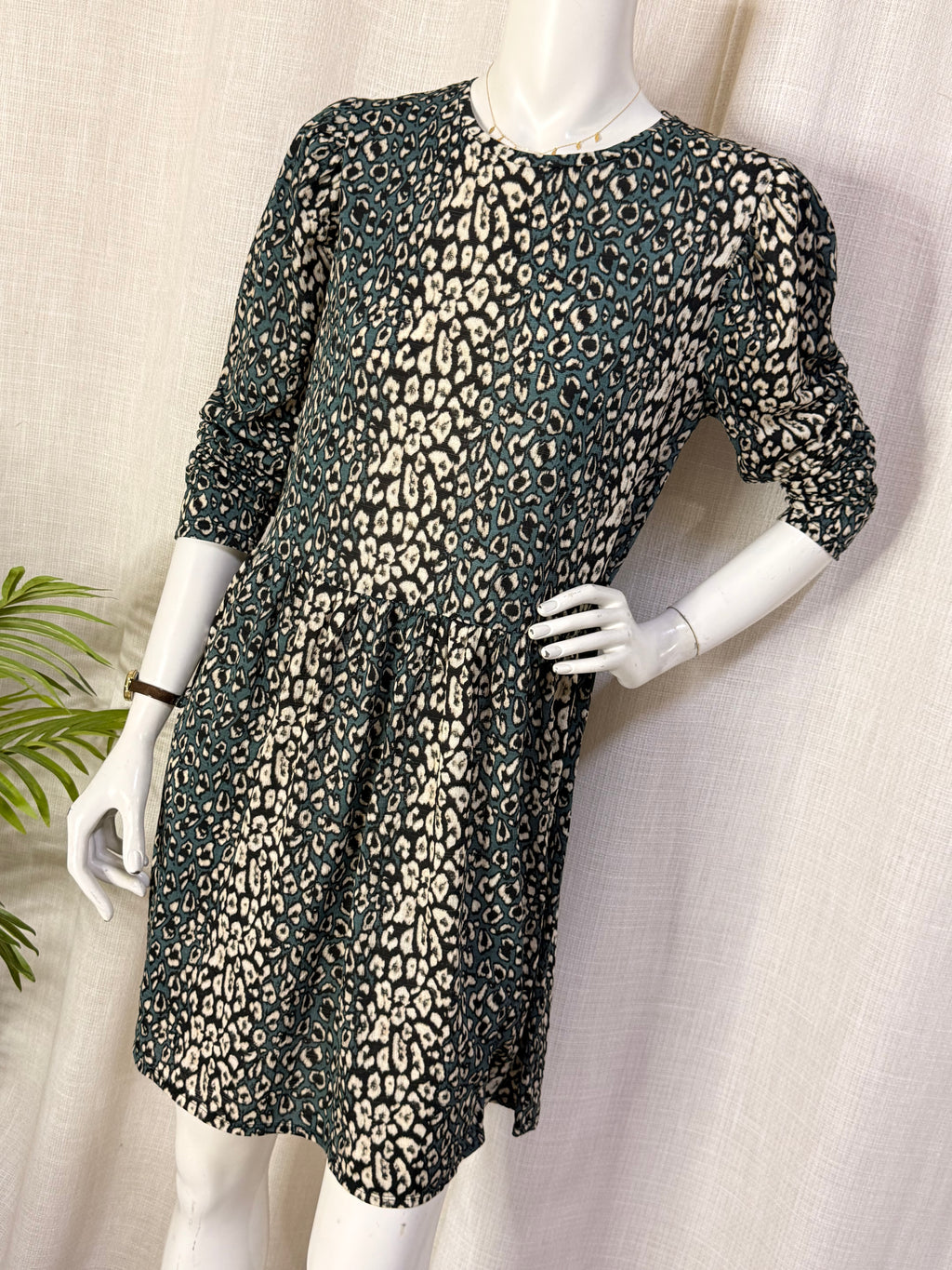 Muted Sage Green Leopard Print 3/4 Sleeve Drop-Waist Mini Dress - Fits Size L (UK 14 / US 10)
