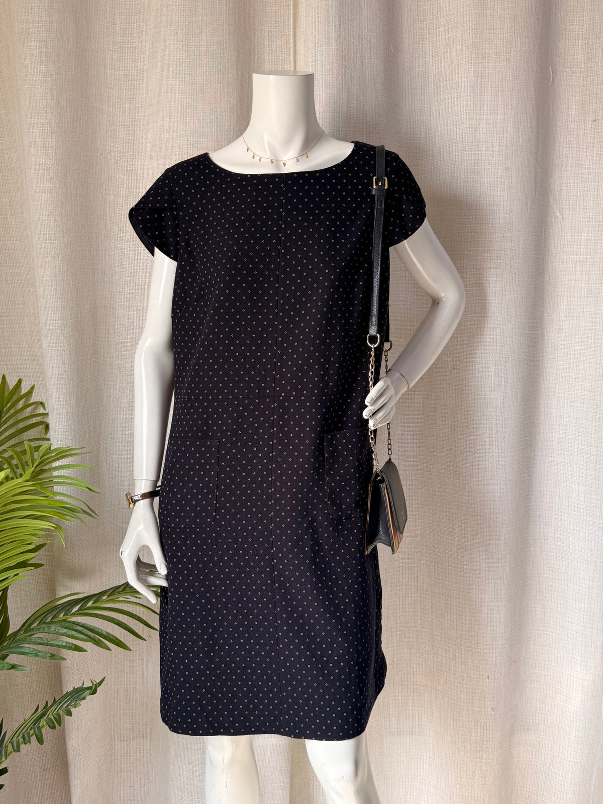 NEXT TAILORING Black & Gold Geometric Printed Shift Dress – Size UK 16 / EU 44 | Smart Workwear & Occasion Dress