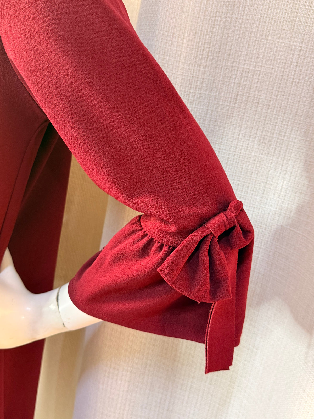 Burgundy Wine Tie-Cuff Flute Sleeve Shift Mini Dress - Fits Size M-L (UK 12-14 / US 8-10)