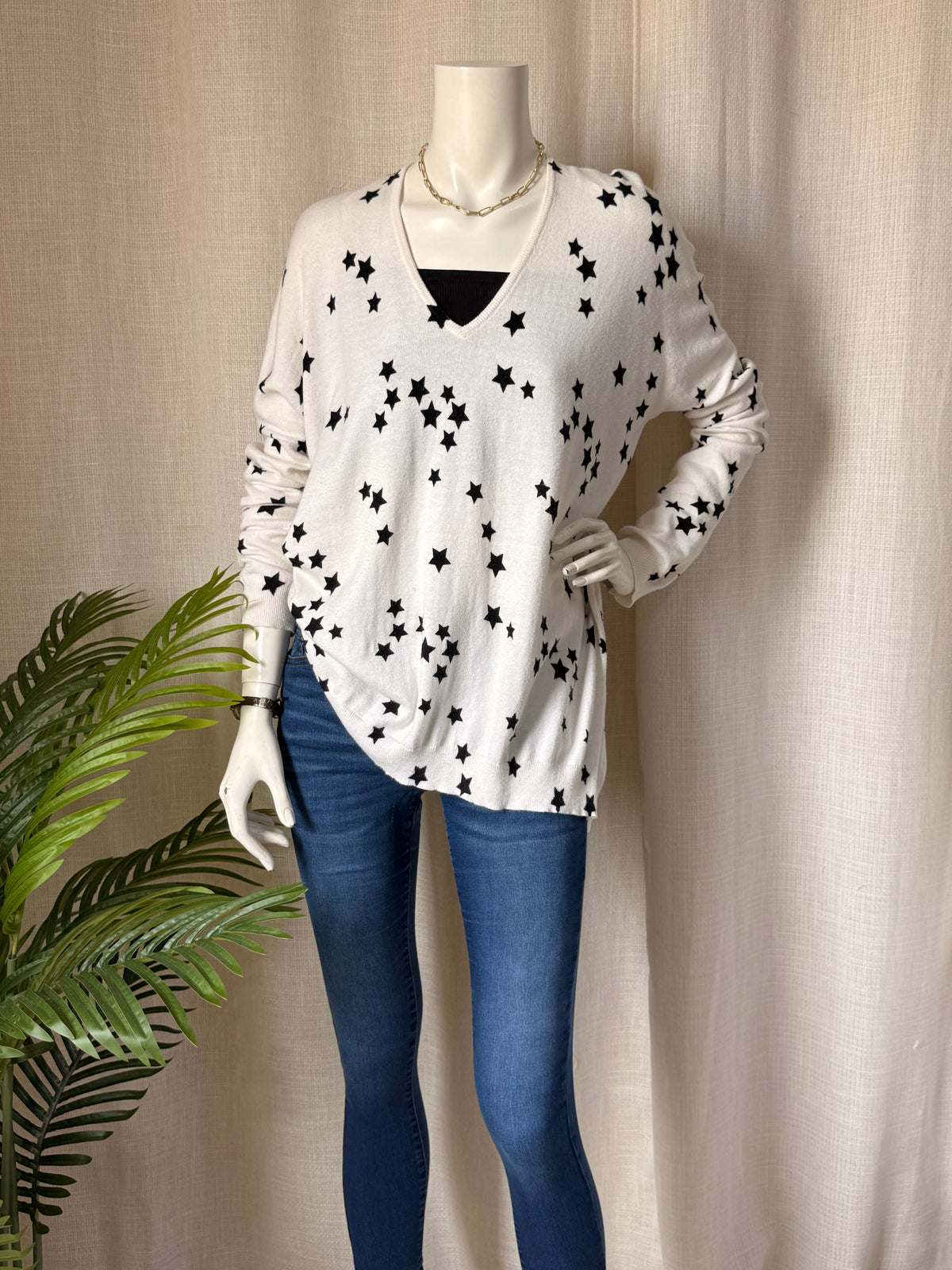 كنزة برقبة سبعة مخططة بالنجوم من لوكس ديلوكس | متوسط
