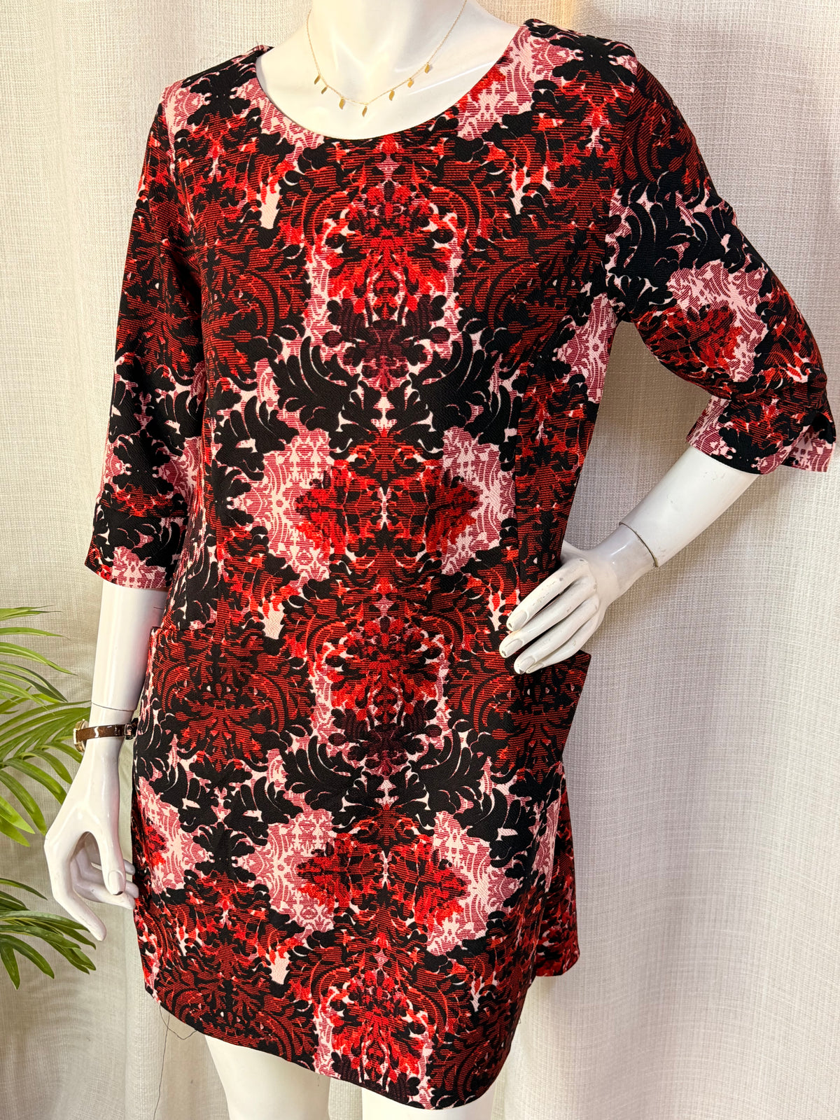 Red & Black Baroque Damask Print 3/4 Sleeve Shift Mini Dress with Pockets - Fits Size M