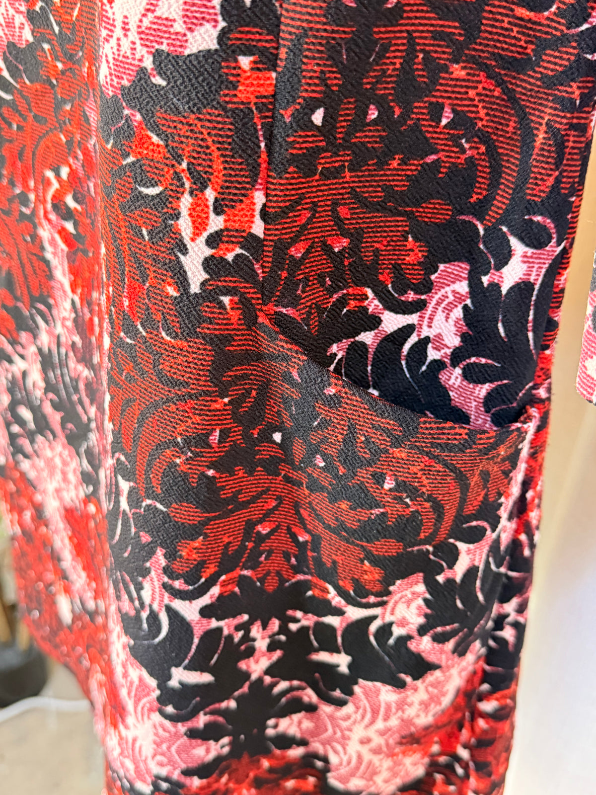 Red & Black Baroque Damask Print 3/4 Sleeve Shift Mini Dress with Pockets - Fits Size M