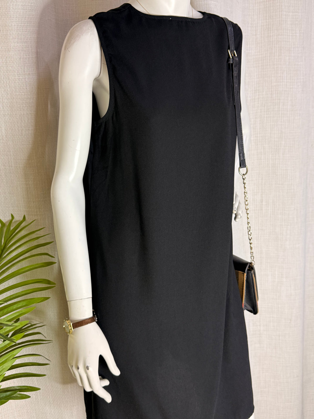 ZALORA BASICS Sleeveless Crepe Shift Dress - Classic Black (Size XL)