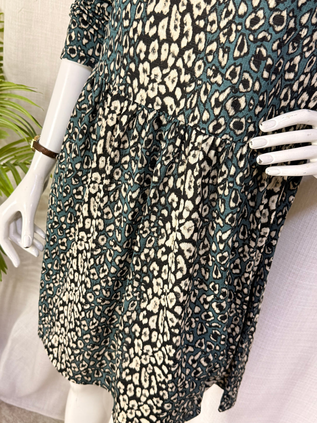 Muted Sage Green Leopard Print 3/4 Sleeve Drop-Waist Mini Dress - Fits Size L (UK 14 / US 10)