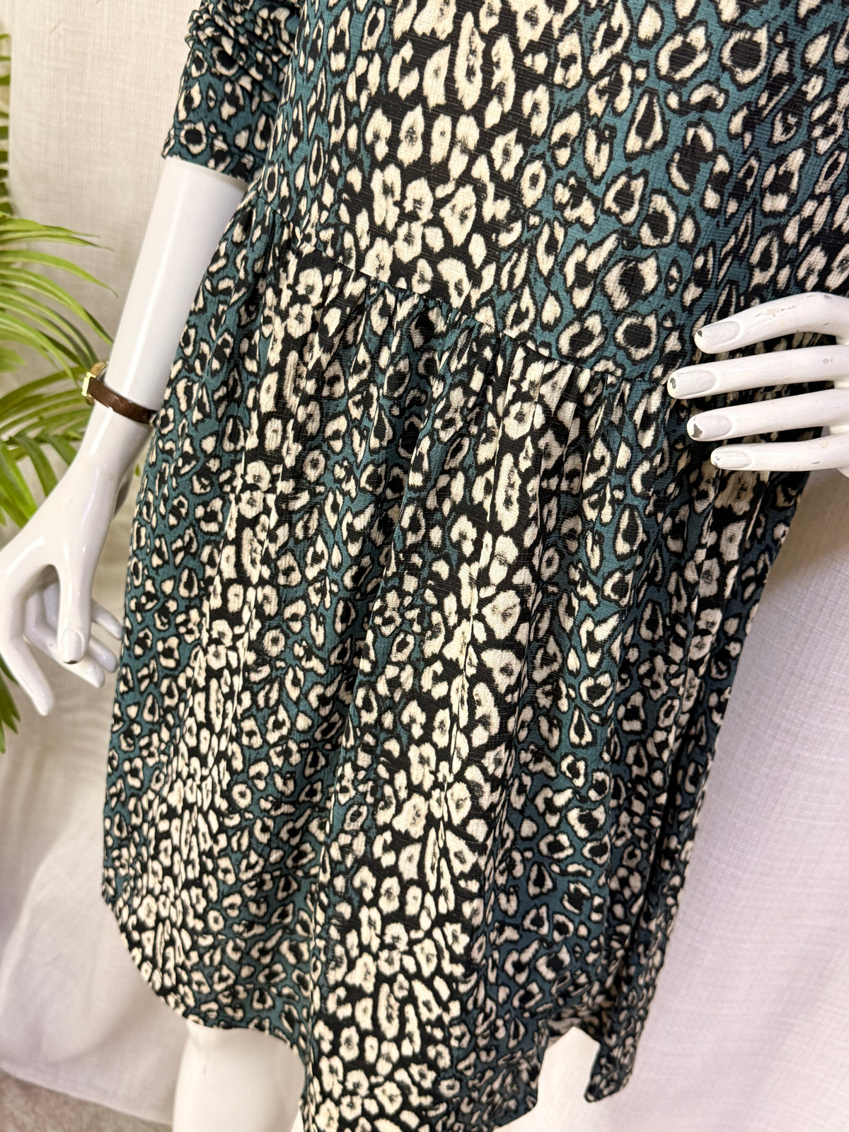 Muted Sage Green Leopard Print 3/4 Sleeve Drop-Waist Mini Dress - Fits Size L (UK 14 / US 10)