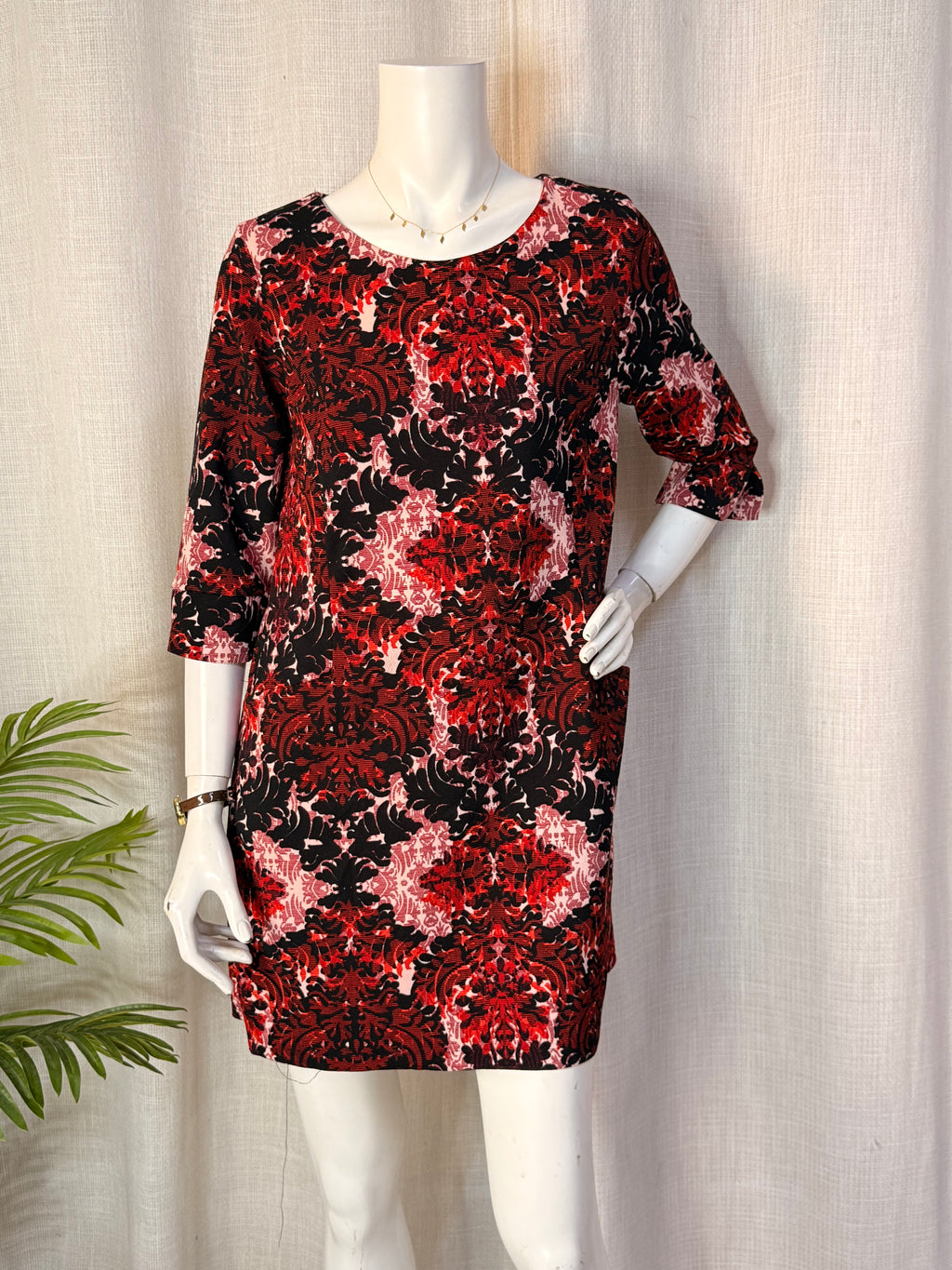 Red & Black Baroque Damask Print 3/4 Sleeve Shift Mini Dress with Pockets - Fits Size M