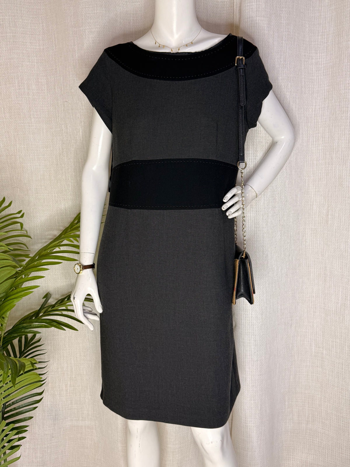 Laura Ashley Grey & Black Colorblock Corporate Sheath Dress – Size UK 16 / US 12 (Good Condition)